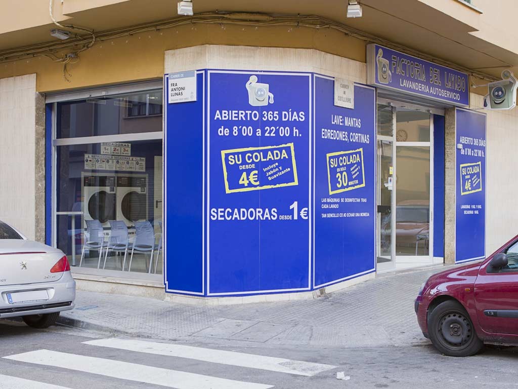 Lavandería con secadora para ropa delicada